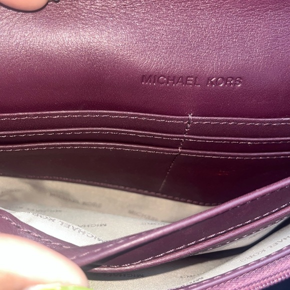 Michael Kors EUC no callouts Burgundy Crossbody Bag - Picture 6 of 15